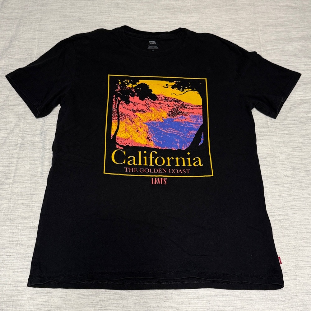 Levi's Black T-Shirt with California Coast Graphic Large